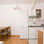 A1-apt W Shared Pool & Balcony Next To The Daire *