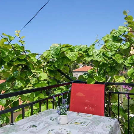 Apartament A1-apt W Shared Pool & Balcony Next To The Trogir