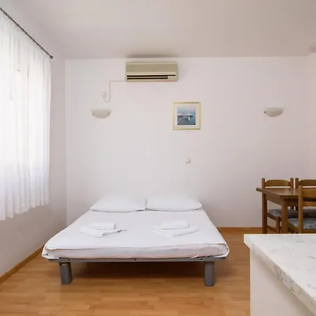 A1-apt W Shared Pool & Balcony Next To The Apartament
