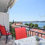 A1-apt W Shared Pool & Balcony Next To The Traù