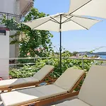 A1-apt W Shared Pool & Balcony Next To The Appartamento Traù