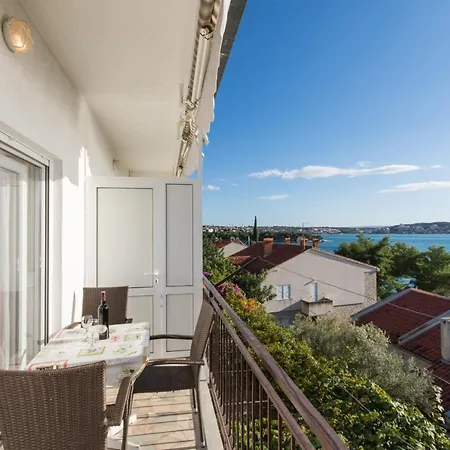 Apartmán A1-apt W Shared Pool & Balcony Next To The Trogir