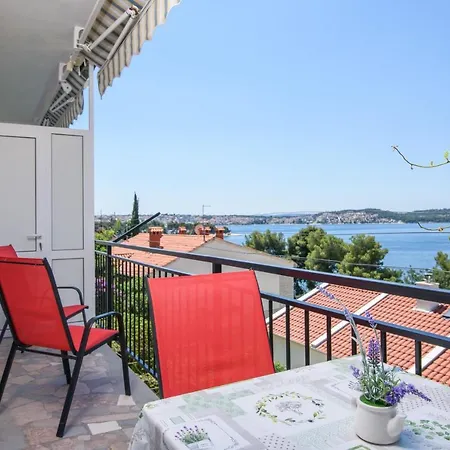 A1-apt W Shared Pool & Balcony Next To The Trogir
