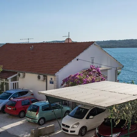 Apartmán A1-apt W Shared Pool & Balcony Next To The Trogir