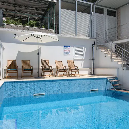 A1-apt W Shared Pool & Balcony Next To The Trogir