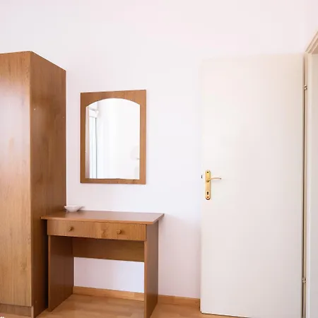 A1-apt W Shared Pool & Balcony Next To The Trogir
