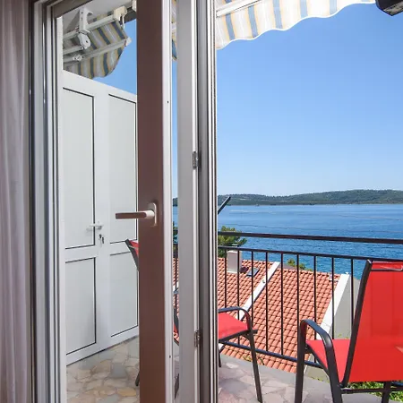 A1-apt W Shared Pool & Balcony Next To The * Trogir