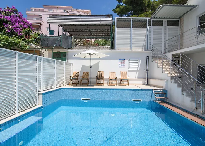 A1-apt W Shared Pool & Balcony Next To The Апартаменты *