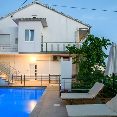 A1-apt W Shared Pool & Balcony Next To The * Τρογκίρ